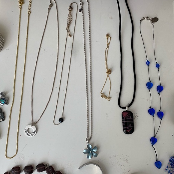Assortment of Jewelry - Picture 4 of 7